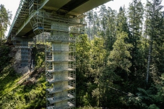 Foto: Turpinās Lorupes viadukta un Vidzemes šosejas būvdarbi