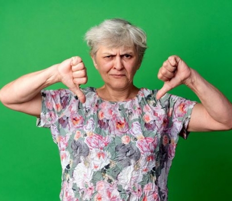 Pieaugušas sievietes, kura varētu būt nīgra, pārdomas