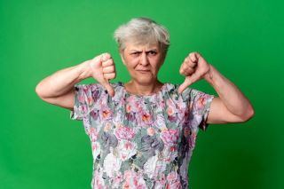 Pieaugušas sievietes, kura varētu būt nīgra, pārdomas