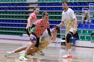 Dramatiskās cīņās Ulbrokas handbolisti iekļūst pirmās līgas pusfinālā, salaspilieši neiekļūst virslīgas pusfinālā