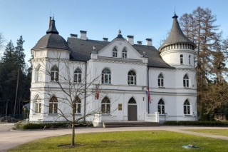 Skolēnu vecāki protestēs pret Ķekavas novada domes ieceri slēgt Baldones sākumskolu