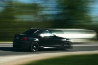 Policija aiztur vīrieti par 35 000 eiro izkrāpšanu auto tirdzniecības darījumos