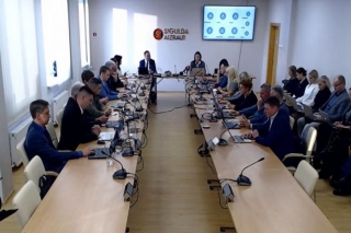 Siguldas dome kolektīvo iesniegumu pret Vimbas atbrīvošanu no mēra amata skatīs tuvākajā domes sēdē