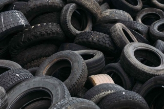 Arī juridiskajām personām būs iespēja bez maksas nodot nolietotās vieglo transportlīdzekļu riepas