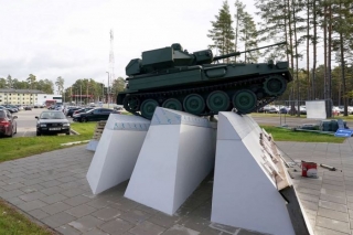 AM: Militarizētās tēlniecības objektu nepieciešamības iecere ir vienību pārziņā, tomēr kompozīciju izvietošana netiek plānota