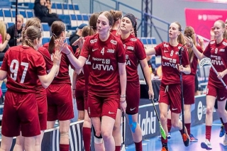 Latvijas U-19 florbolistes pasaules čempionātā izcīna devīto vietu