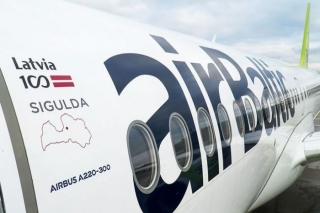 "airBaltic" pakāpeniski ieviesīs iekāpšanu lidmašīnā pēc noteiktām grupām